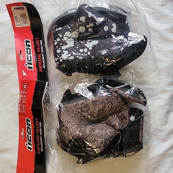 Replacement Cheekpads for Womens Motorcycle helmet - Picture 1 of 7